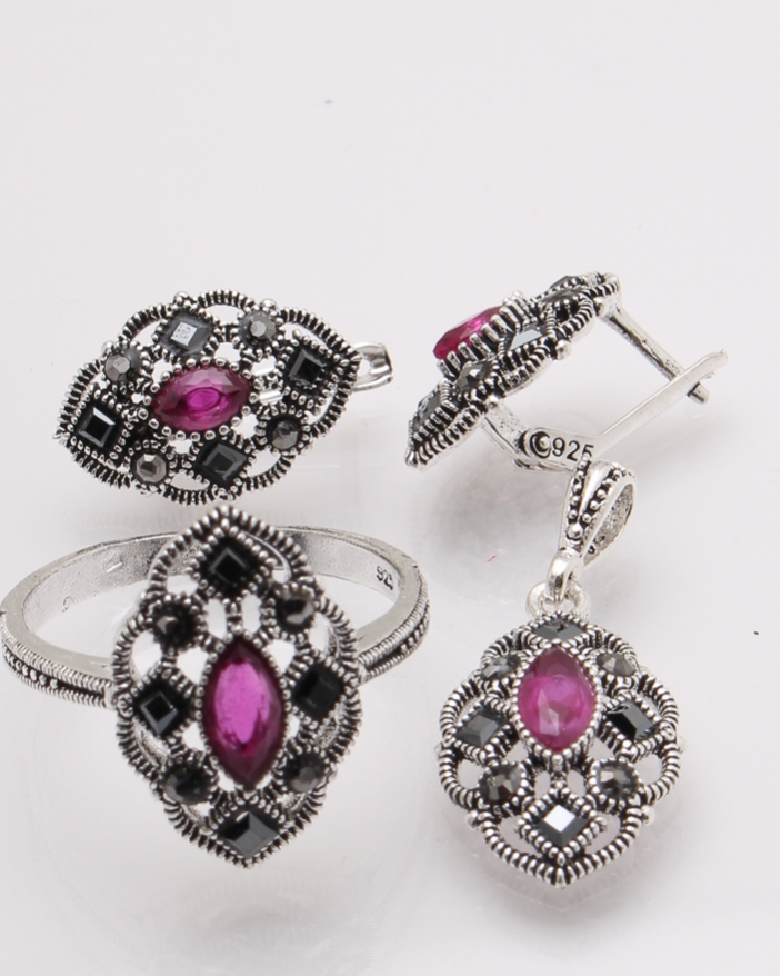 Set argint cu marcasite si piatra fucsia cod 3-26327, gr7.8