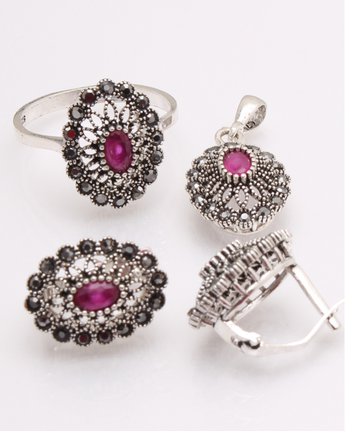 Set argint cu marcasite si piatra fucsia cod 3-29654, gr7.8