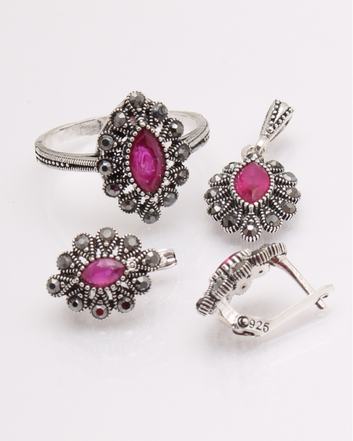 Set argint cu marcasite si piatra fucsia cod 3-29669, gr7.2